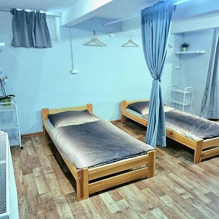 Simple Apartment Near Hockey & Football Arena บราติสลาวา ภายนอก รูปภาพ