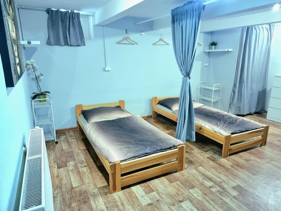 Simple Apartment Near Hockey & Football Arena บราติสลาวา ภายนอก รูปภาพ