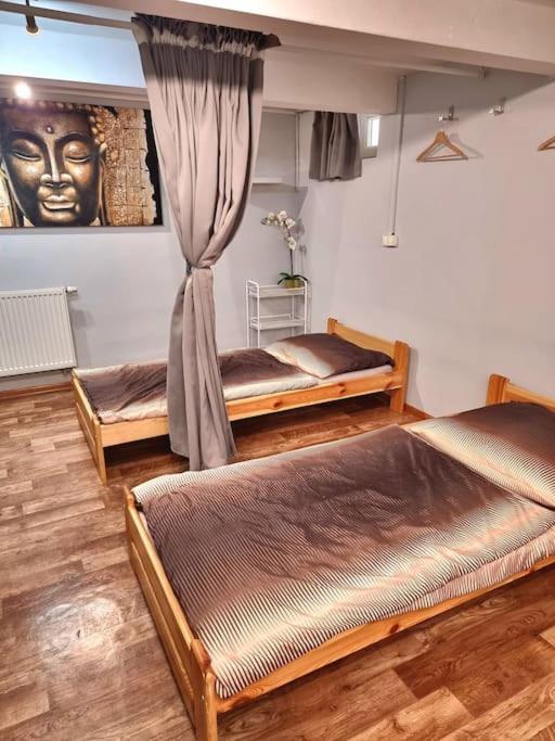 Simple Apartment Near Hockey & Football Arena บราติสลาวา ภายนอก รูปภาพ